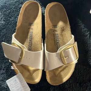 new without box size 39 or woman’s 8 to 8 1/2 birkenstock